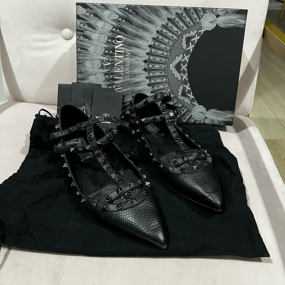 Valentino Garavani  Rockstud Noir Caged Leather Ballerina Flat size 37